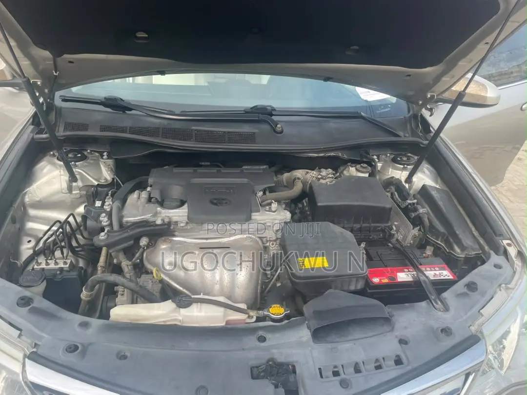 Toyota Camry XLE 4dr Sedan (2.5L 4cyl 6A) 2013 Gold