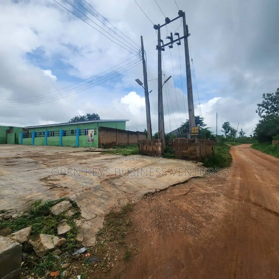 4 Plots of Land in a Nice Area