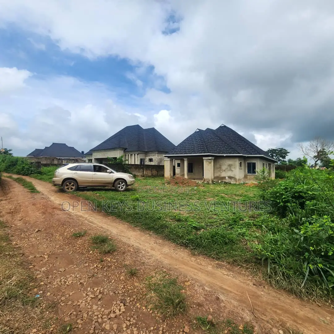 4 Plots of Land in a Nice Area