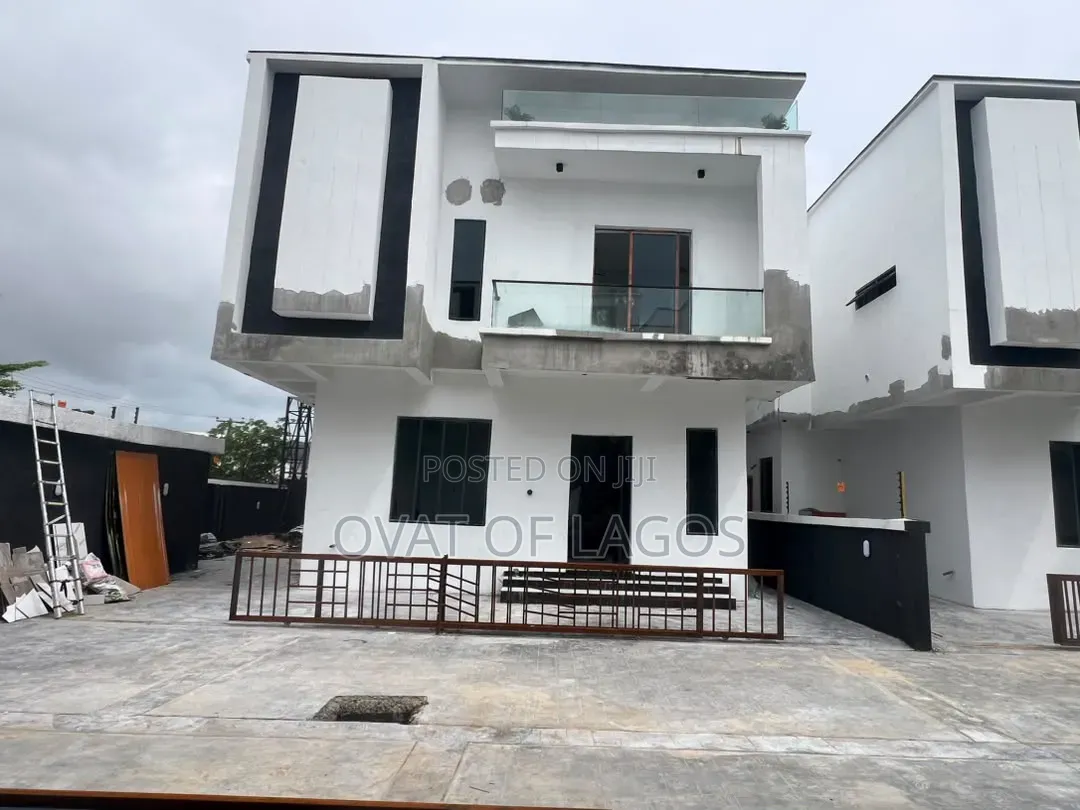 4bdrm Duplex in Jakande for sale