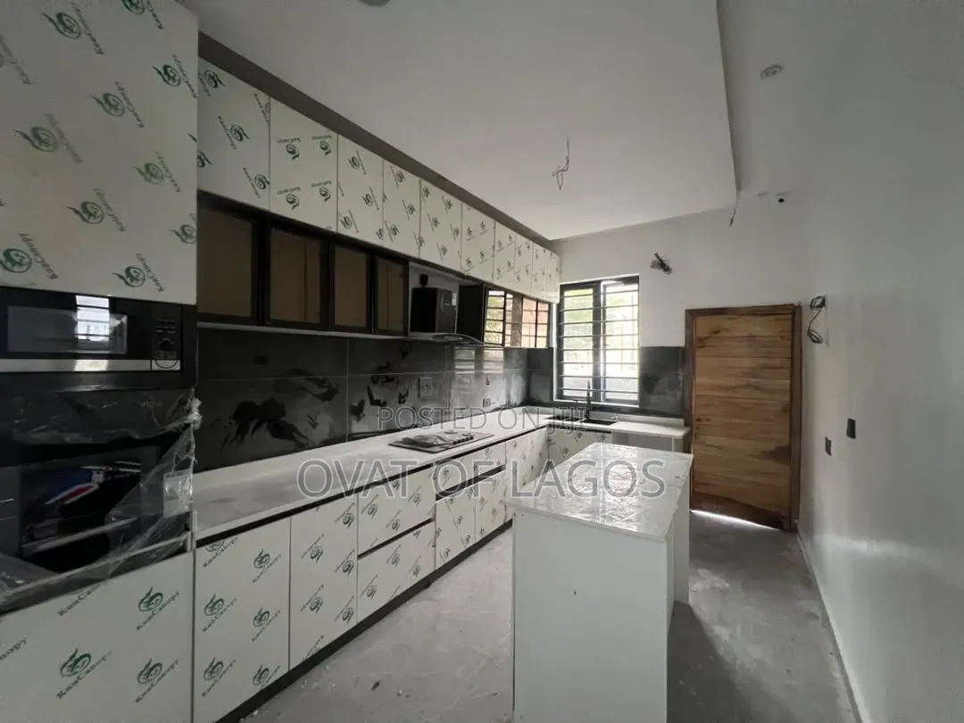 4bdrm Duplex in Jakande for sale