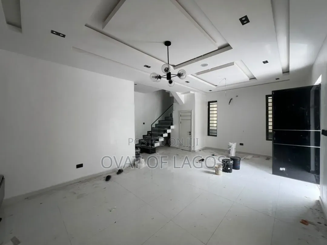 4bdrm Duplex in Jakande for sale