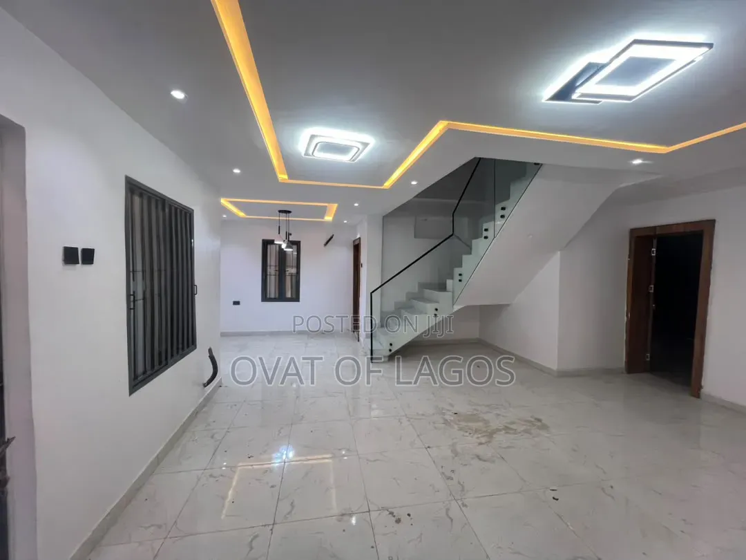 4bdrm Duplex in Lekki Phase 1 for rent