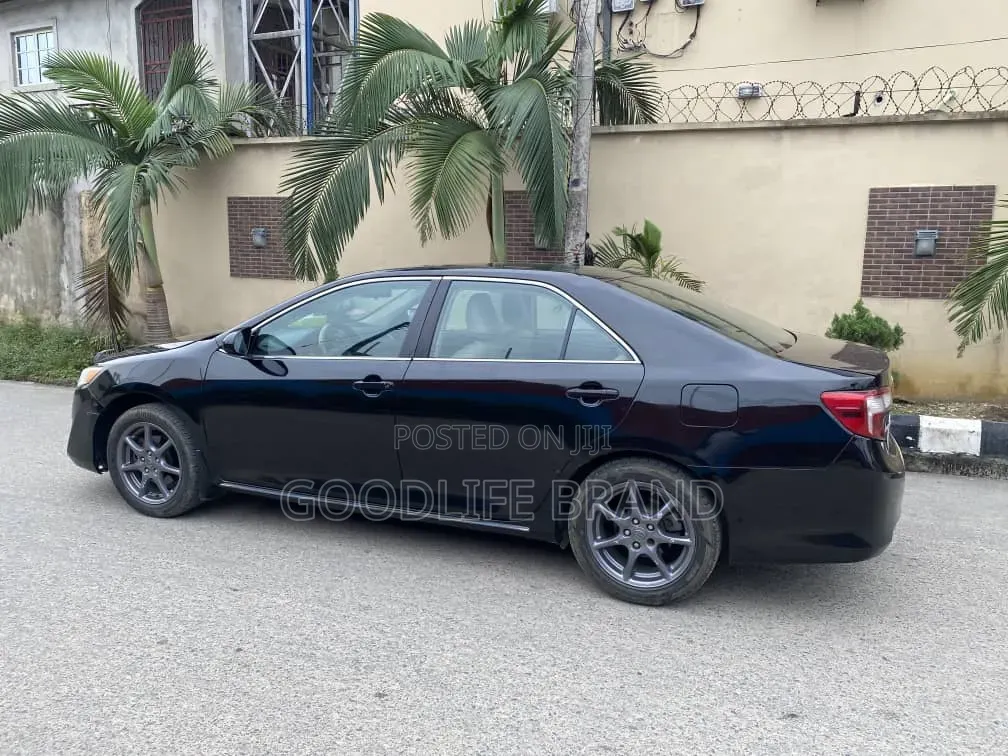 Toyota Camry LE 4dr Sedan (2.5L 4cyl 6A) 2012 Matt Black