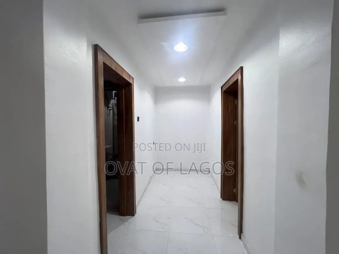 2bdrm Apartment in Lekki Phase 1 for rent
