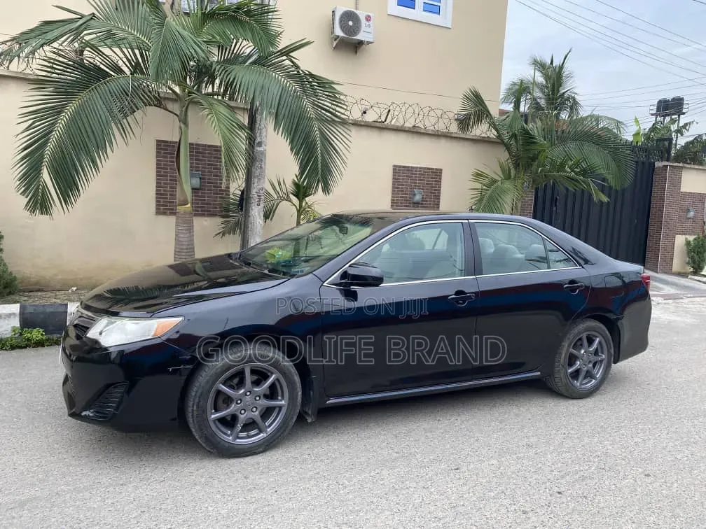 Toyota Camry LE 4dr Sedan (2.5L 4cyl 6A) 2012 Matt Black