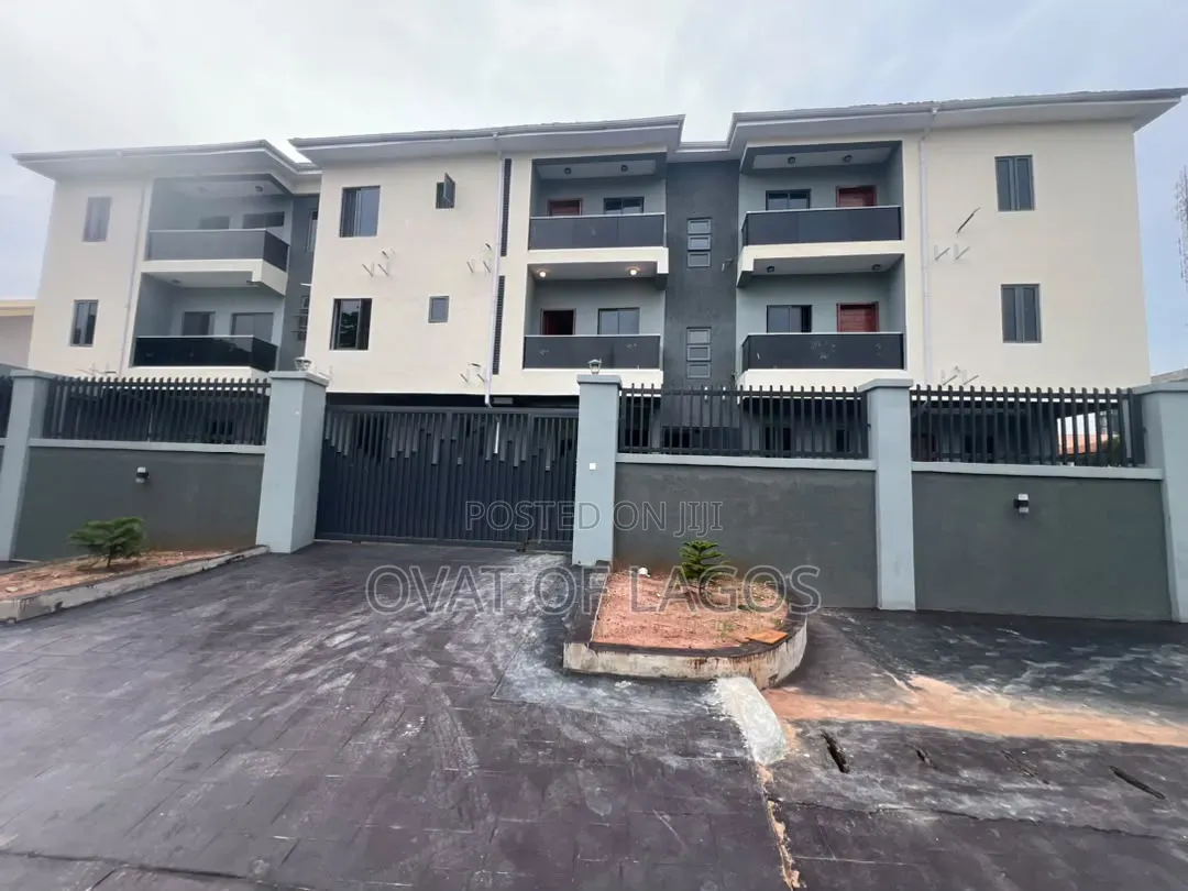 2bdrm Apartment in Lekki Phase 1 for rent