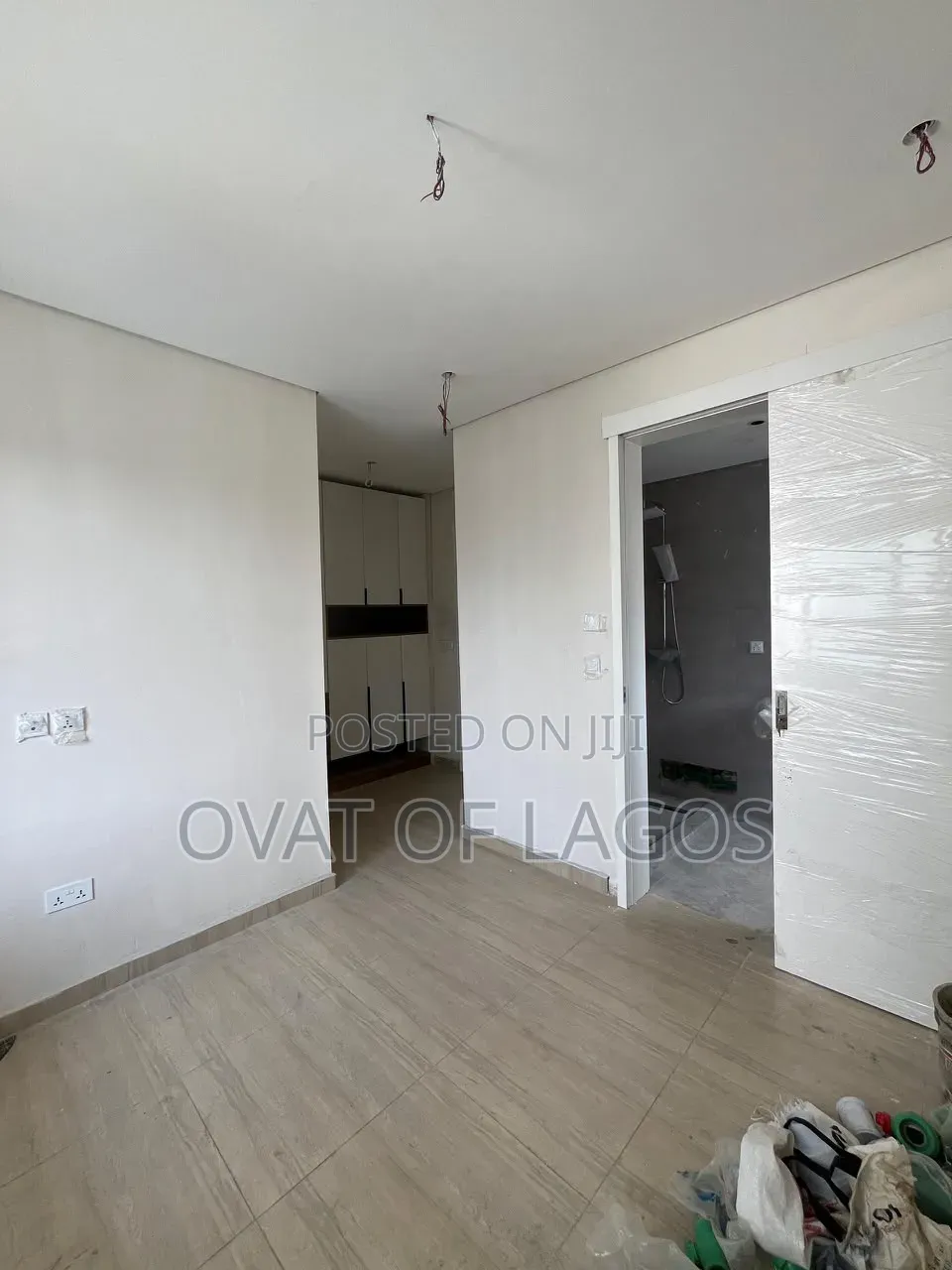 Furnished 3bdrm Apartment in Banana Island for sale