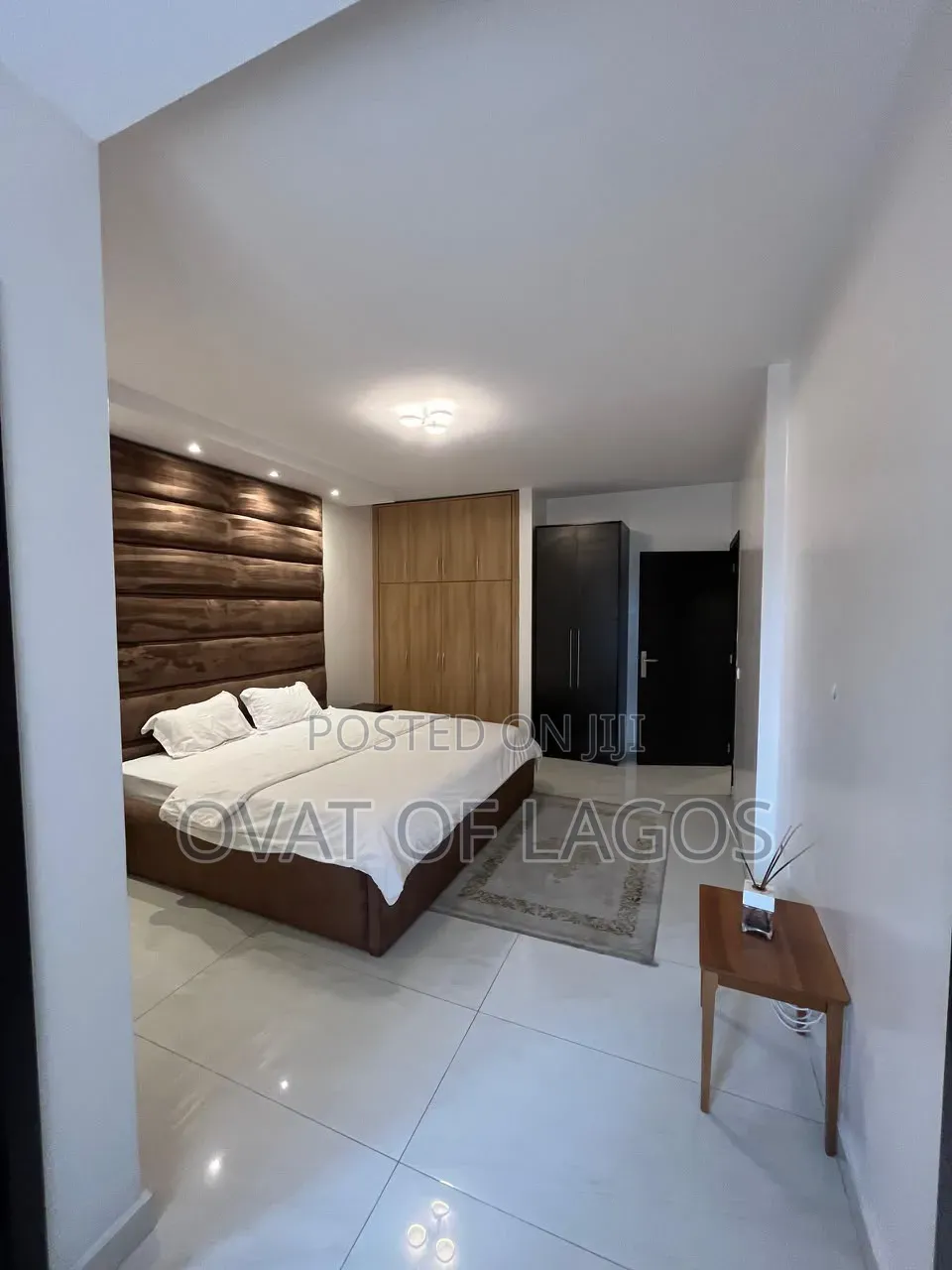 Furnished 3bdrm Apartment in Banana Island for sale