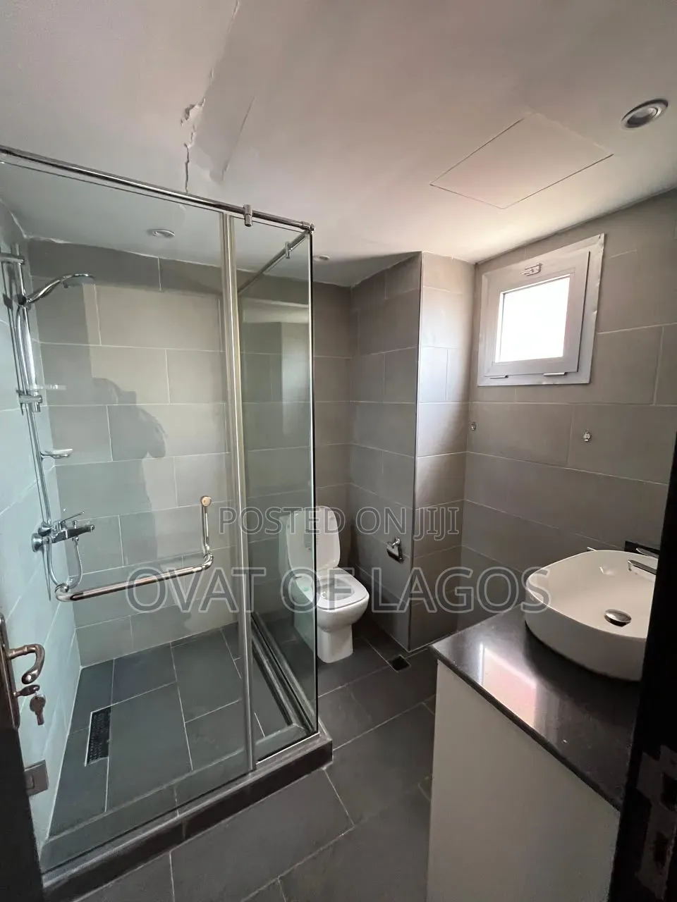 Furnished 3bdrm Apartment in Banana Island for sale