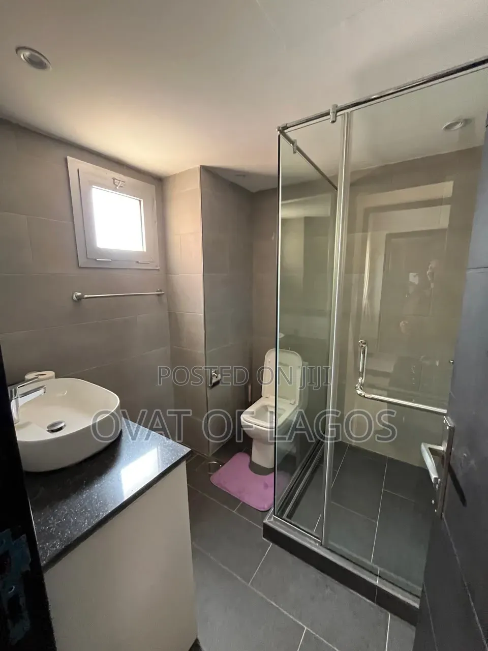Furnished 3bdrm Apartment in Banana Island for sale