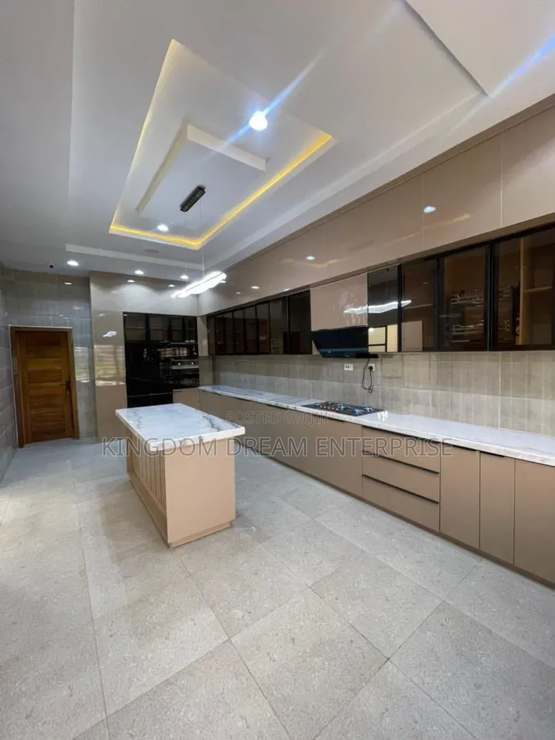 6bdrm House in Victoria Garden City, VGC / Ajah for sale