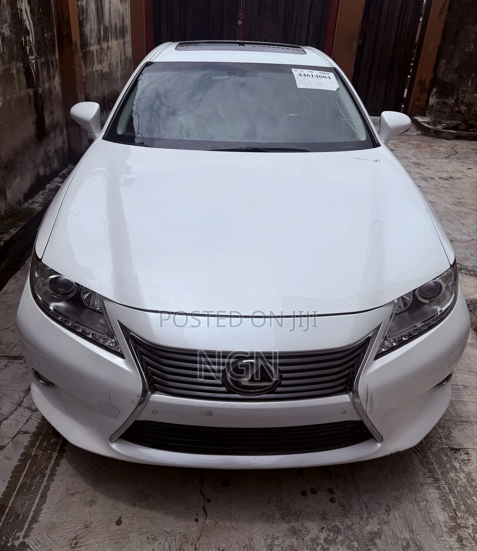 Lexus ES 350 FWD 2015 White