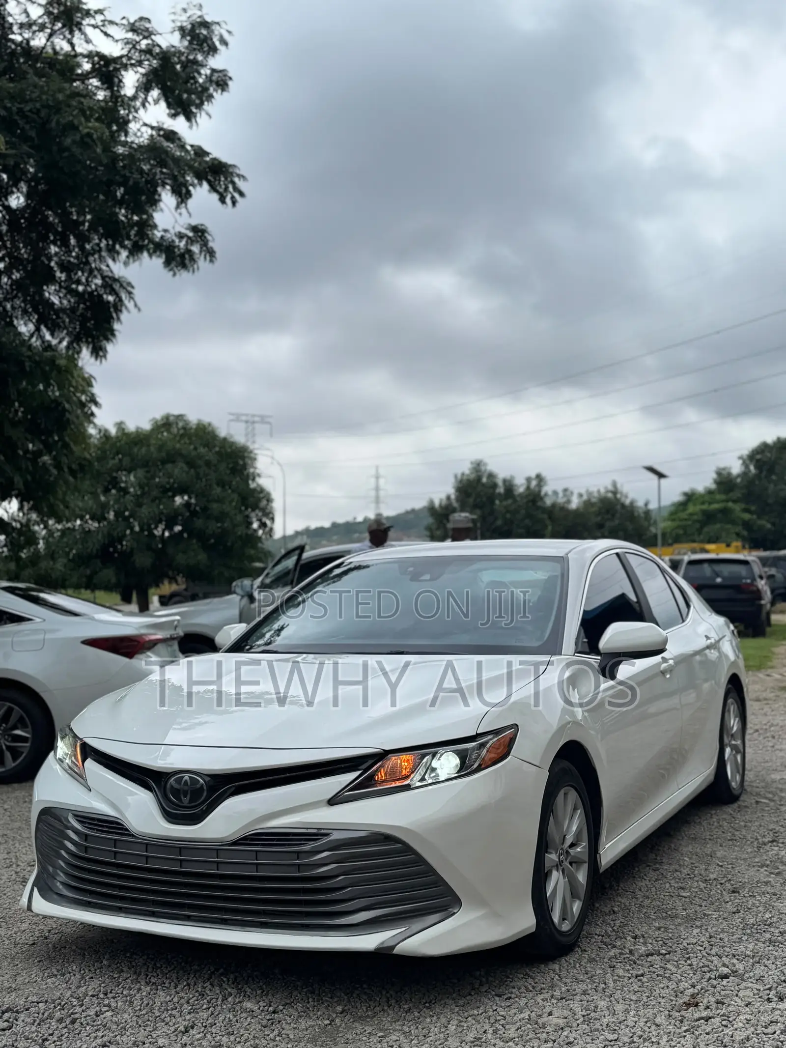 Toyota Camry LE (2.5L 4cyl 8A) 2019 White