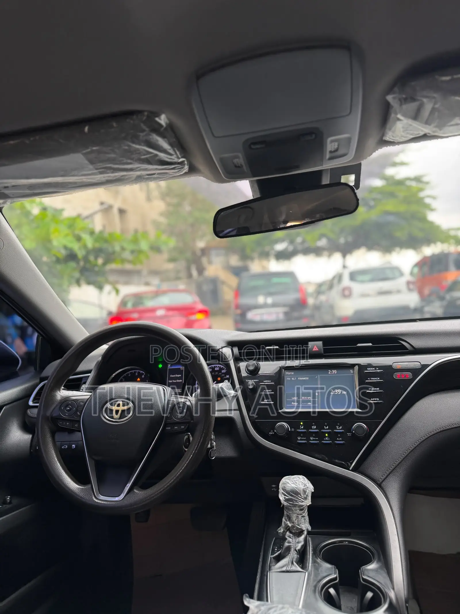 Toyota Camry LE (2.5L 4cyl 8A) 2019 White