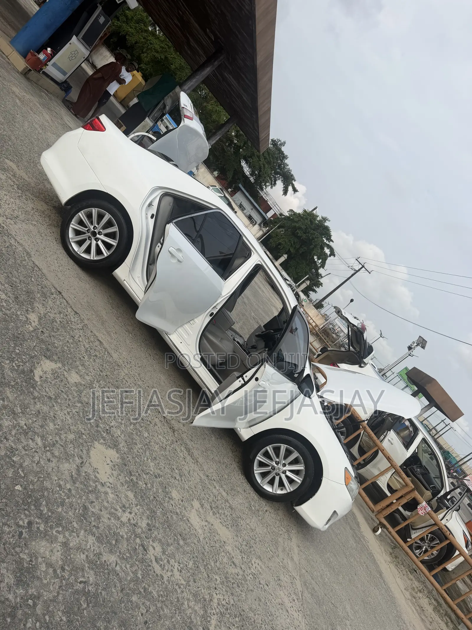 Toyota Camry XLE 4dr Sedan (2.5L 4cyl 6A) 2014 White