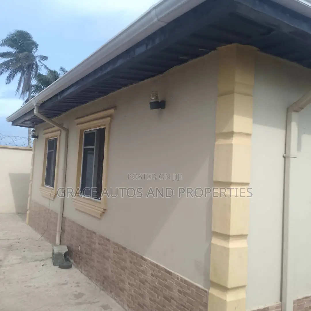 2bdrm Bungalow in Idotun Quarters, Ijebu Ode for sale