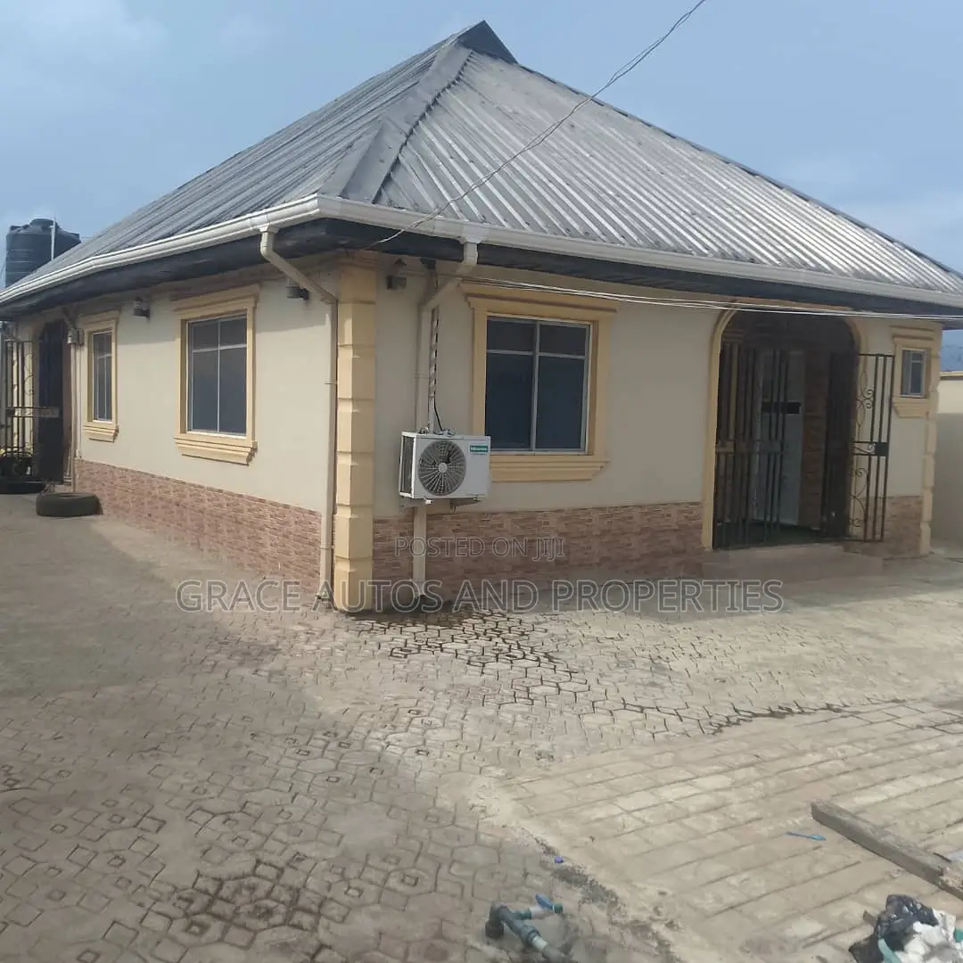 2bdrm Bungalow in Idotun Quarters, Ijebu Ode for sale