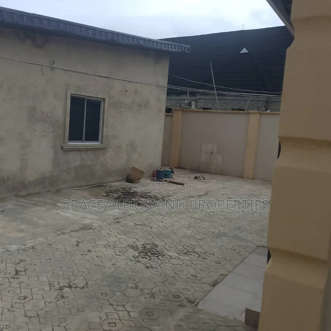 2bdrm Bungalow in Idotun Quarters, Ijebu Ode for sale