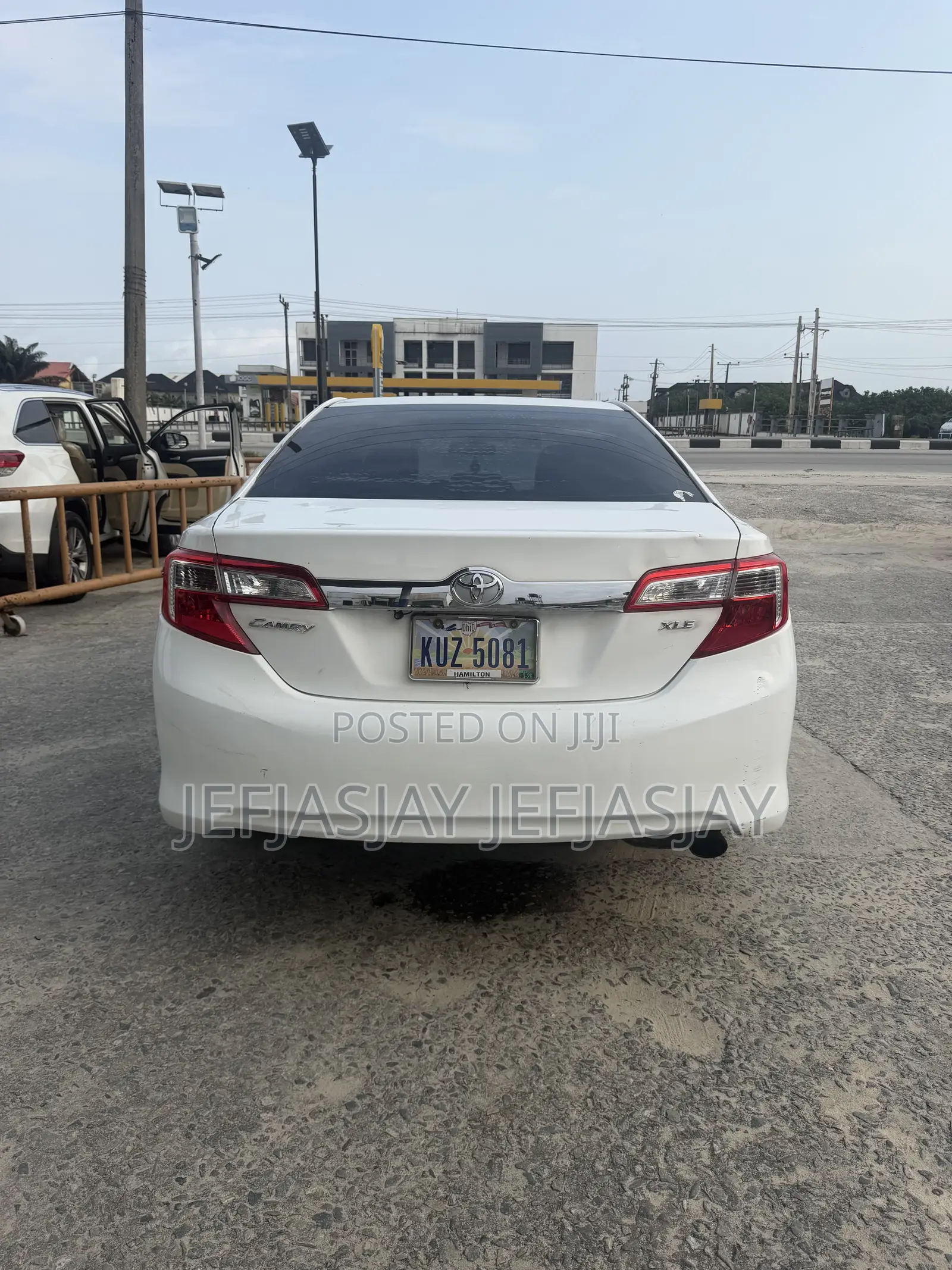 Toyota Camry XLE 4dr Sedan (2.5L 4cyl 6A) 2014 White