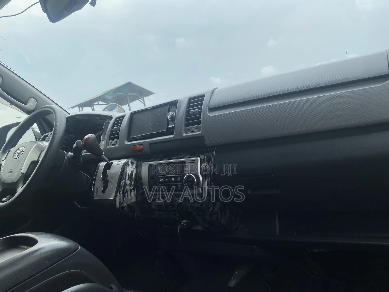 Toyota HiAce 2014 Silver