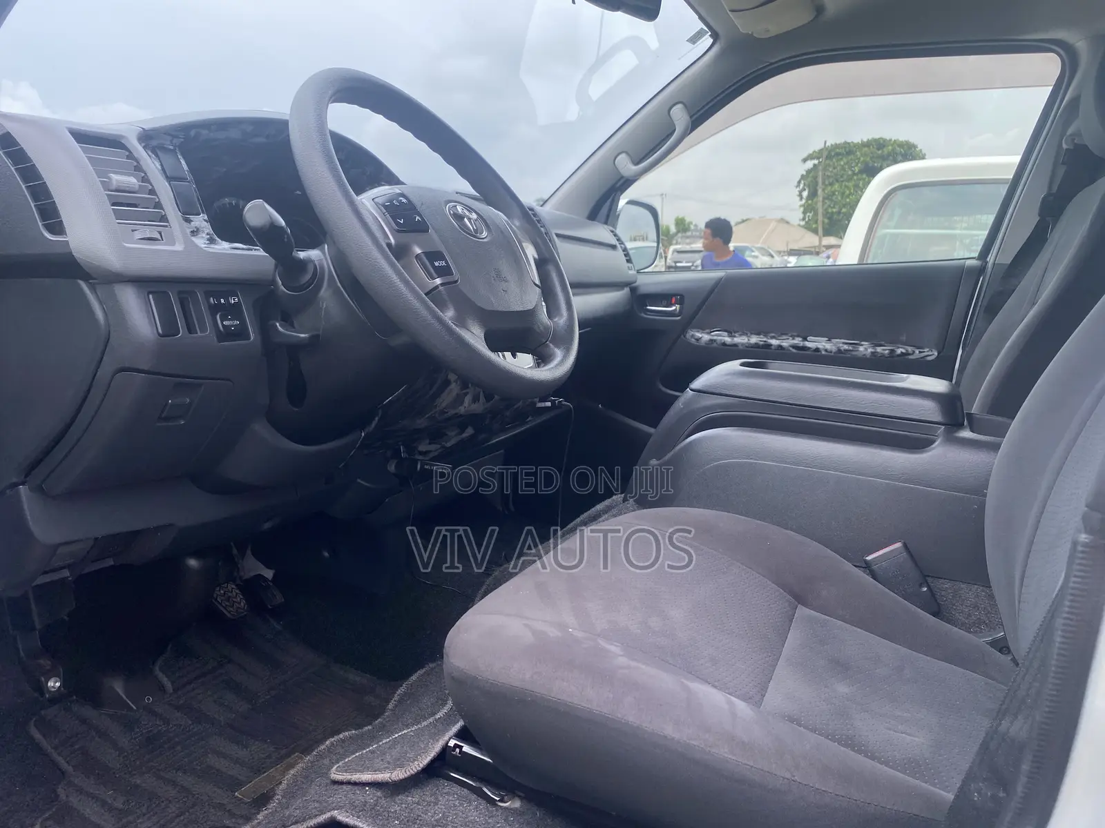 Toyota HiAce 2014 Silver