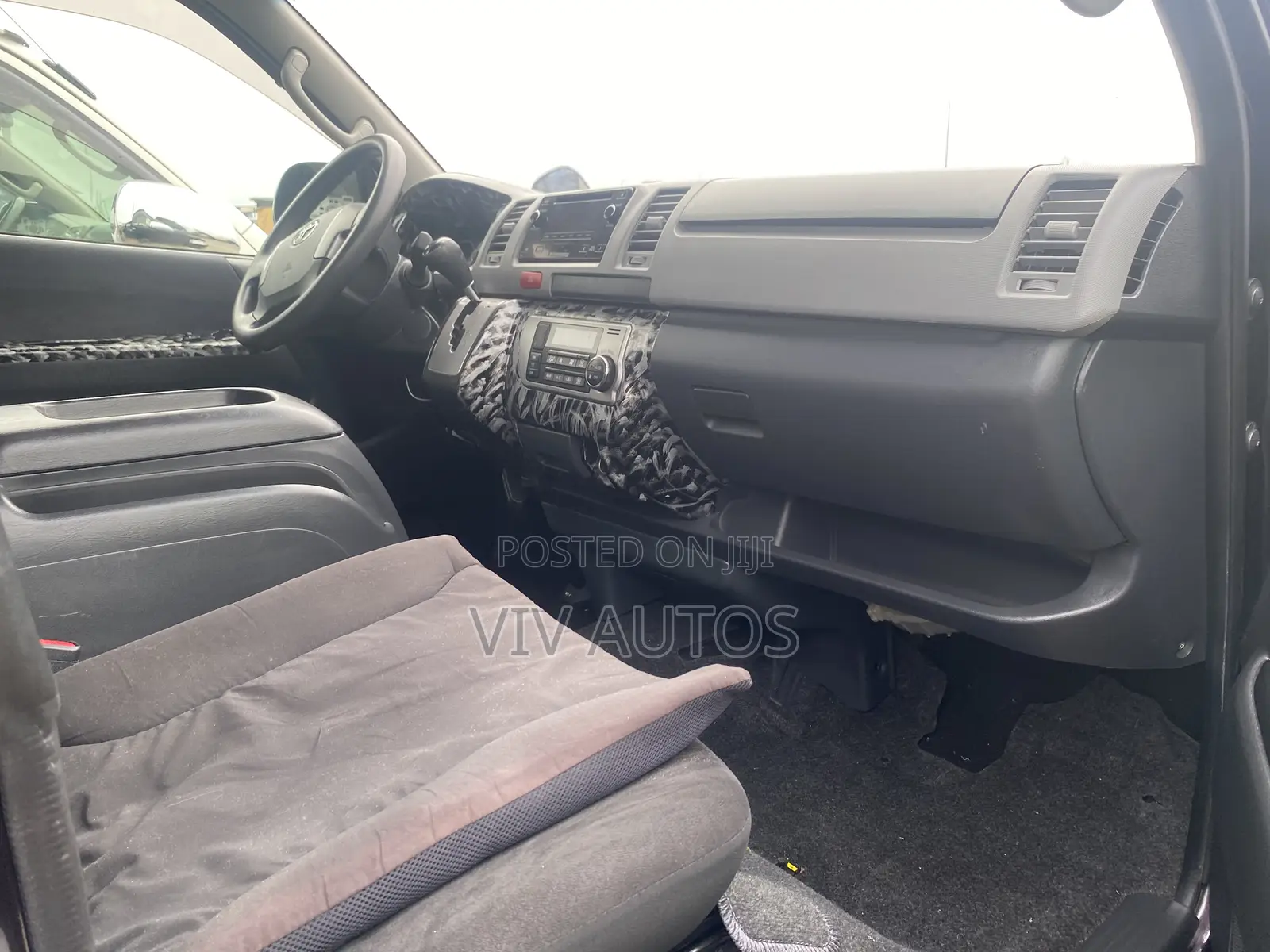 Toyota HiAce 2017