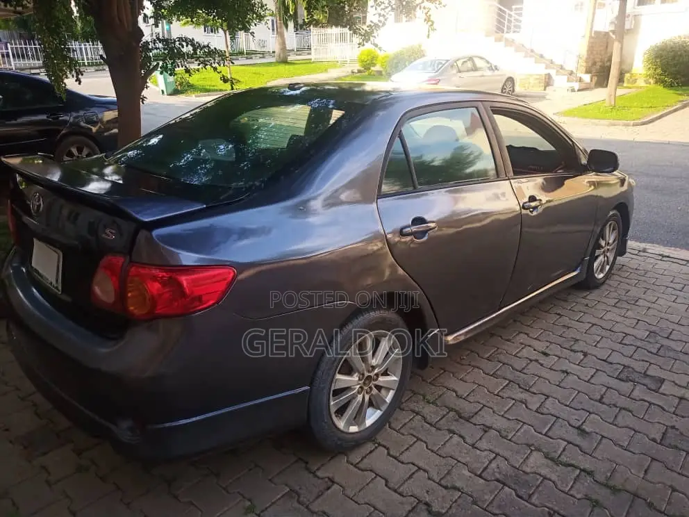 Toyota Corolla Base 4dr Sedan (1.8L 4cyl 5M) 2009 Gray