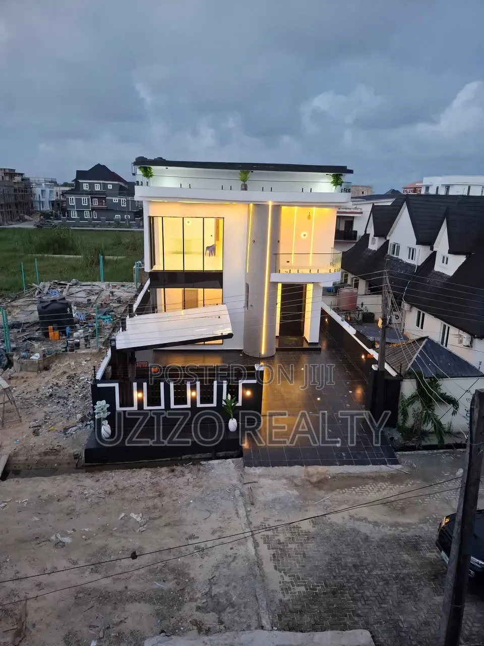 Furnished 5bdrm Duplex in Monastery Road, Sangotedo for sale