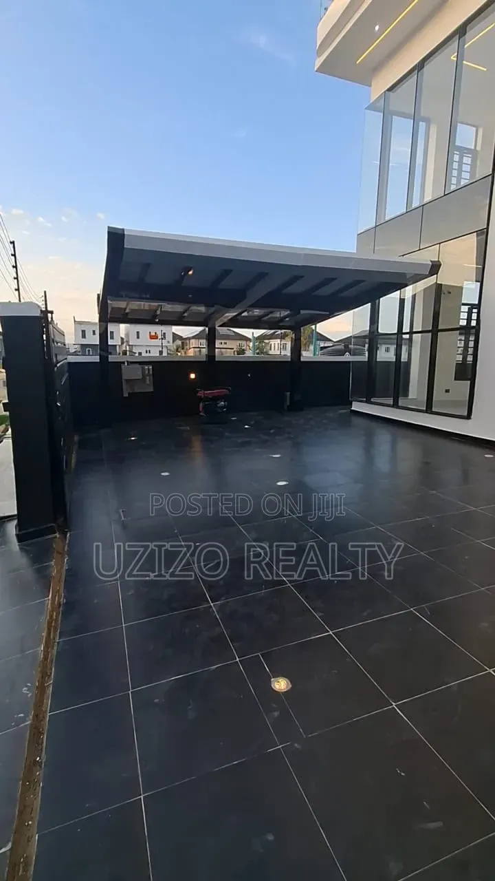 Furnished 5bdrm Duplex in Monastery Road, Sangotedo for sale