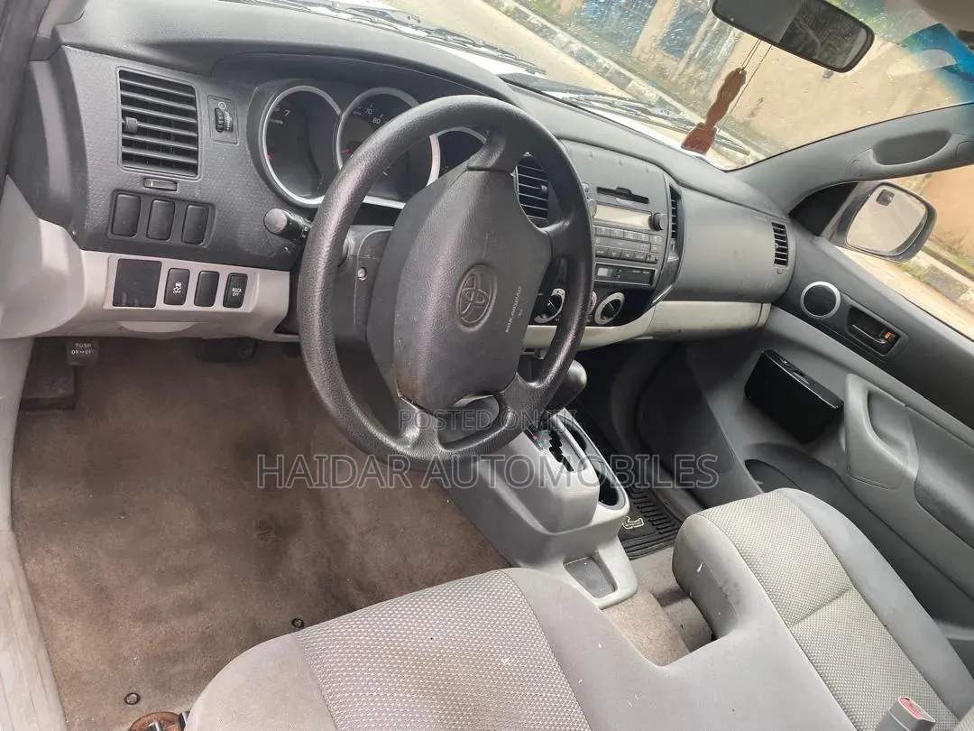 Toyota Tacoma 2010 White