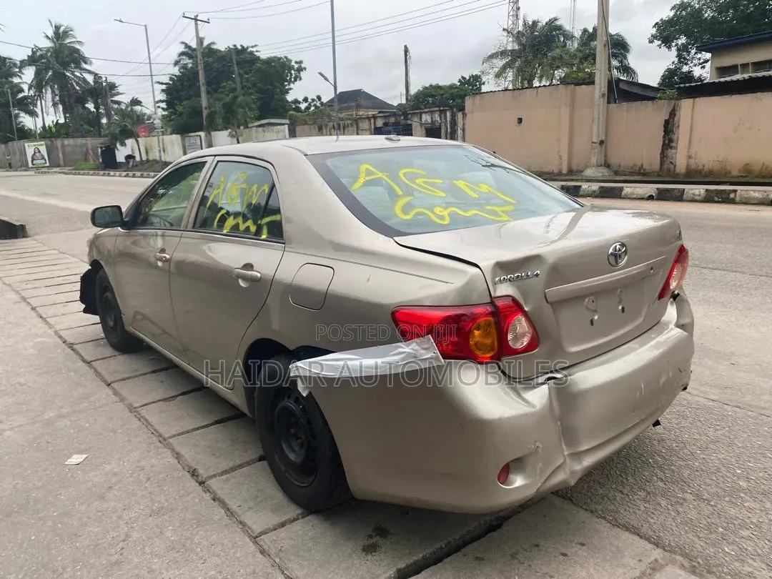 Toyota Corolla 2010 Gold