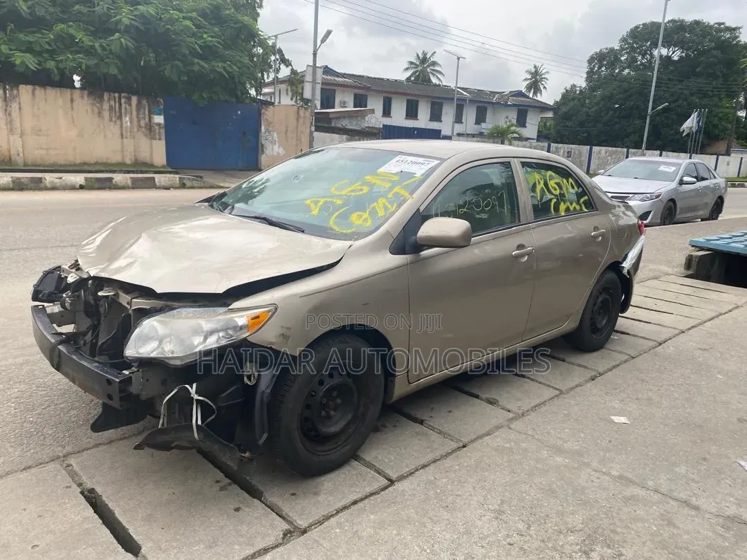 Toyota Corolla 2010 Gold