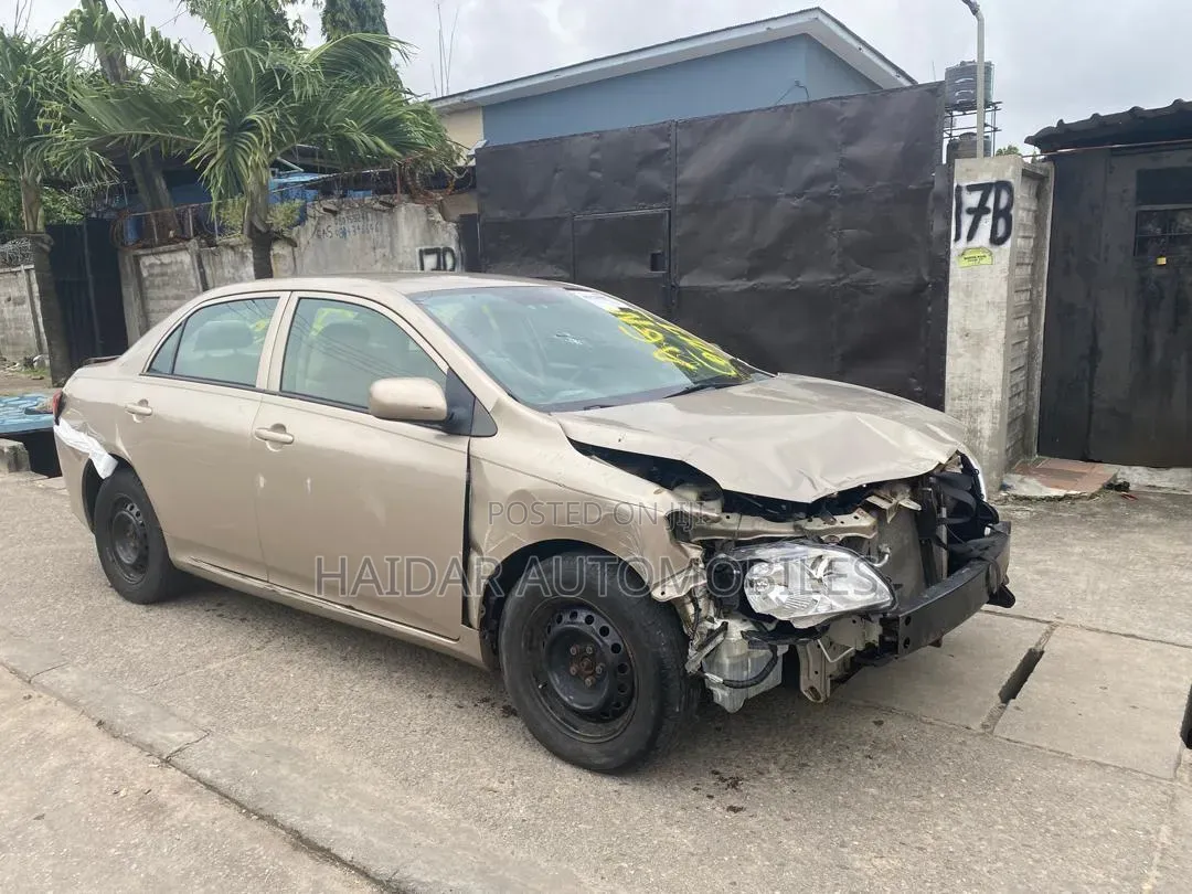 Toyota Corolla 2010 Gold
