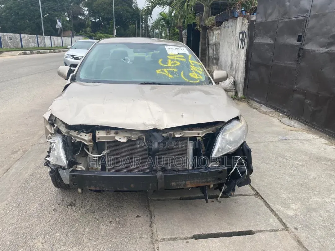 Toyota Corolla 2010 Gold