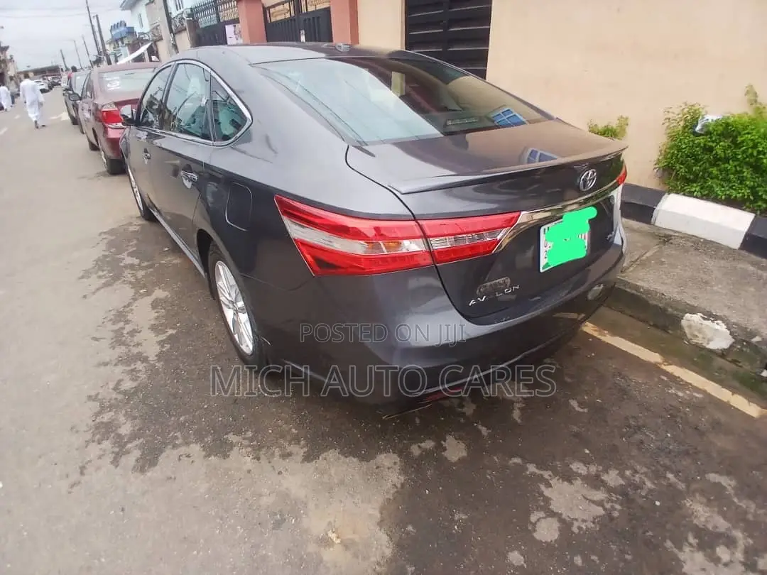 Toyota Avalon XLE 4dr Sedan (3.5L 6cyl 6A) 2014 Gray