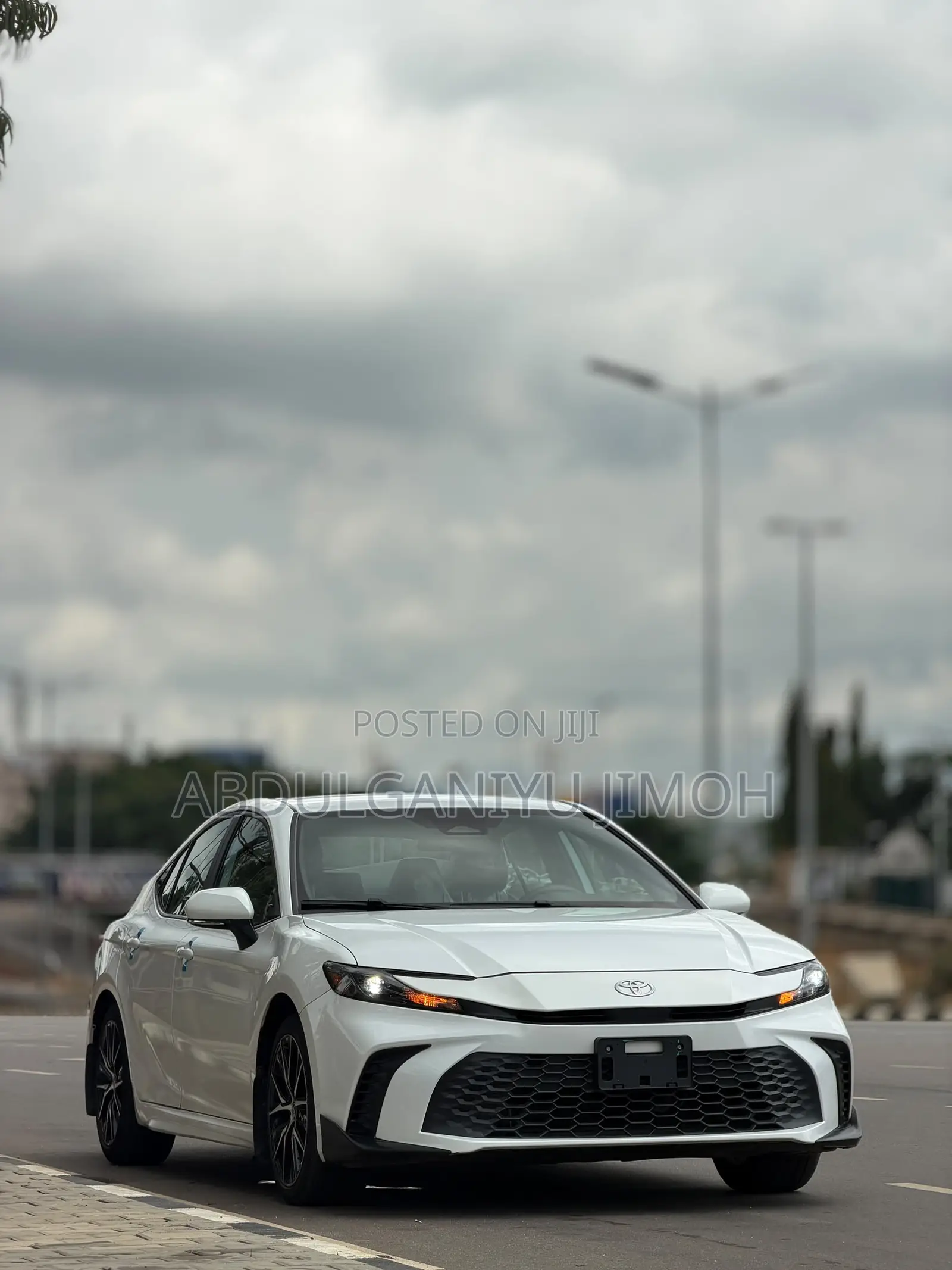 Toyota Camry SE 2026 White