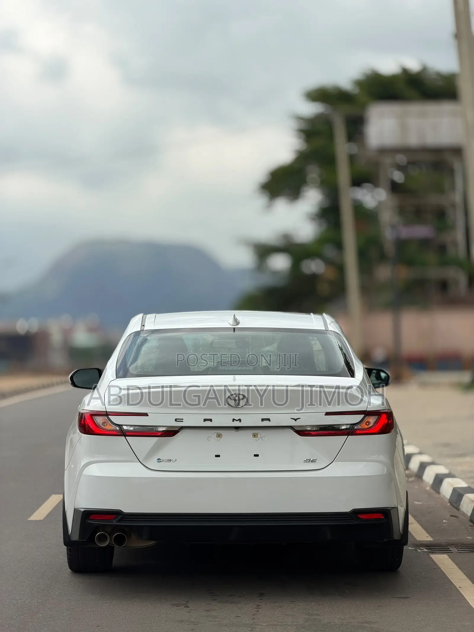 Toyota Camry SE 2026 White
