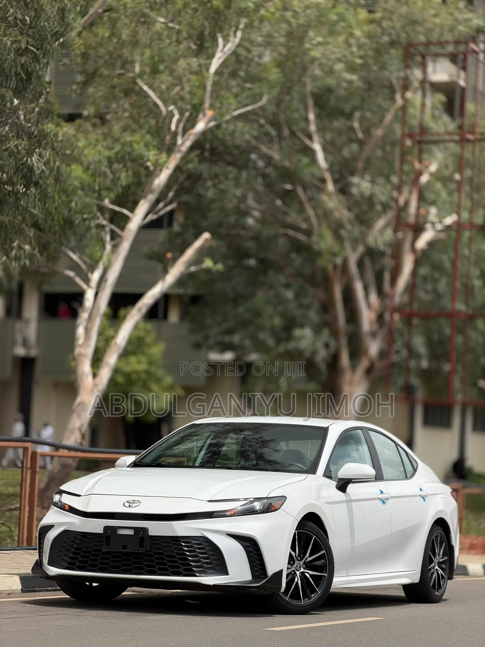 Toyota Camry SE 2026 White