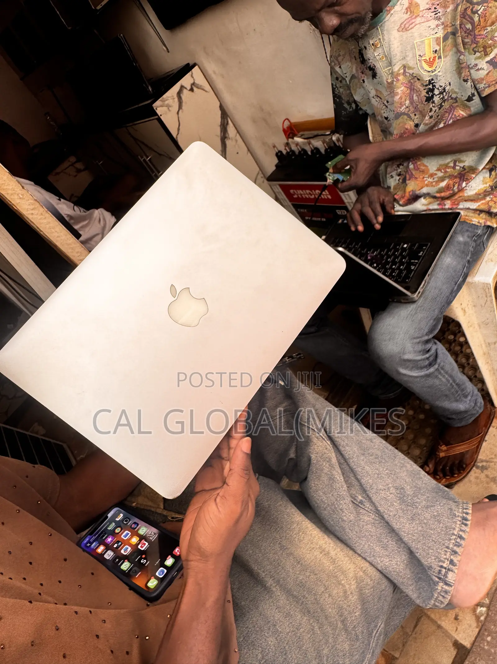 Laptop Apple MacBook Pro 2015 8GB Intel Core i5 SSHD+SSD 256GB