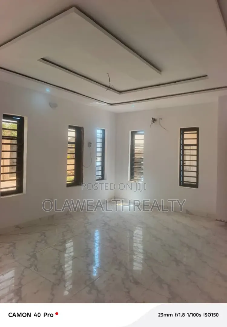 4bdrm Duplex in Okebadan Estate, Akobo for sale