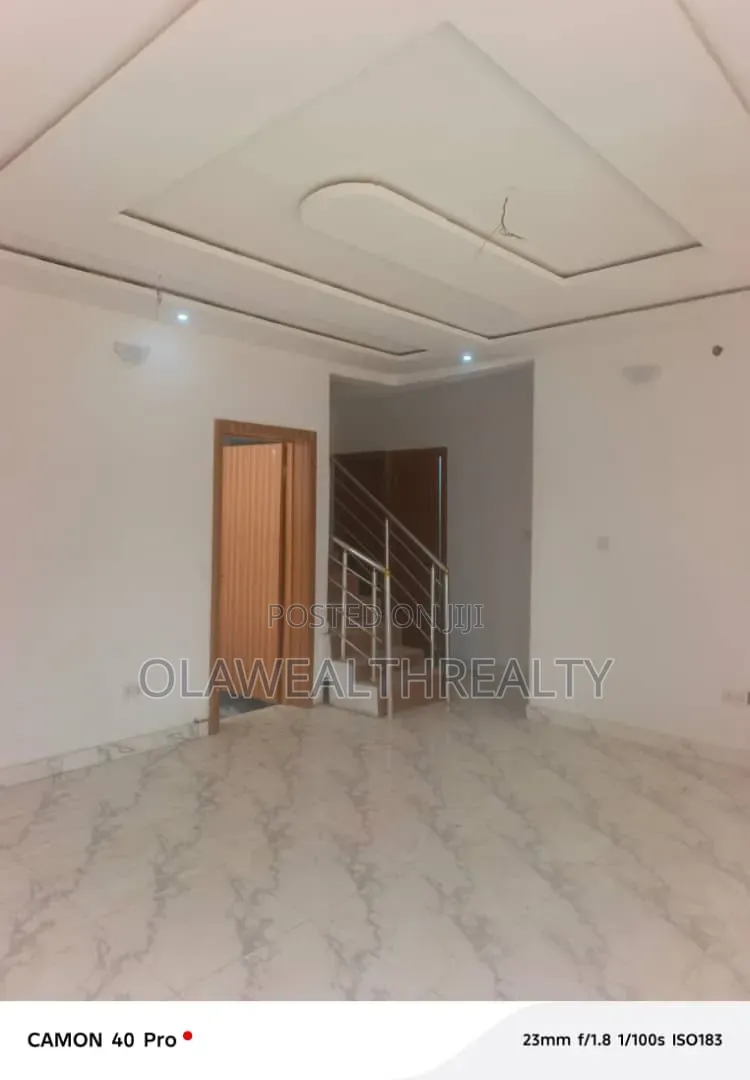 4bdrm Duplex in Okebadan Estate, Akobo for sale