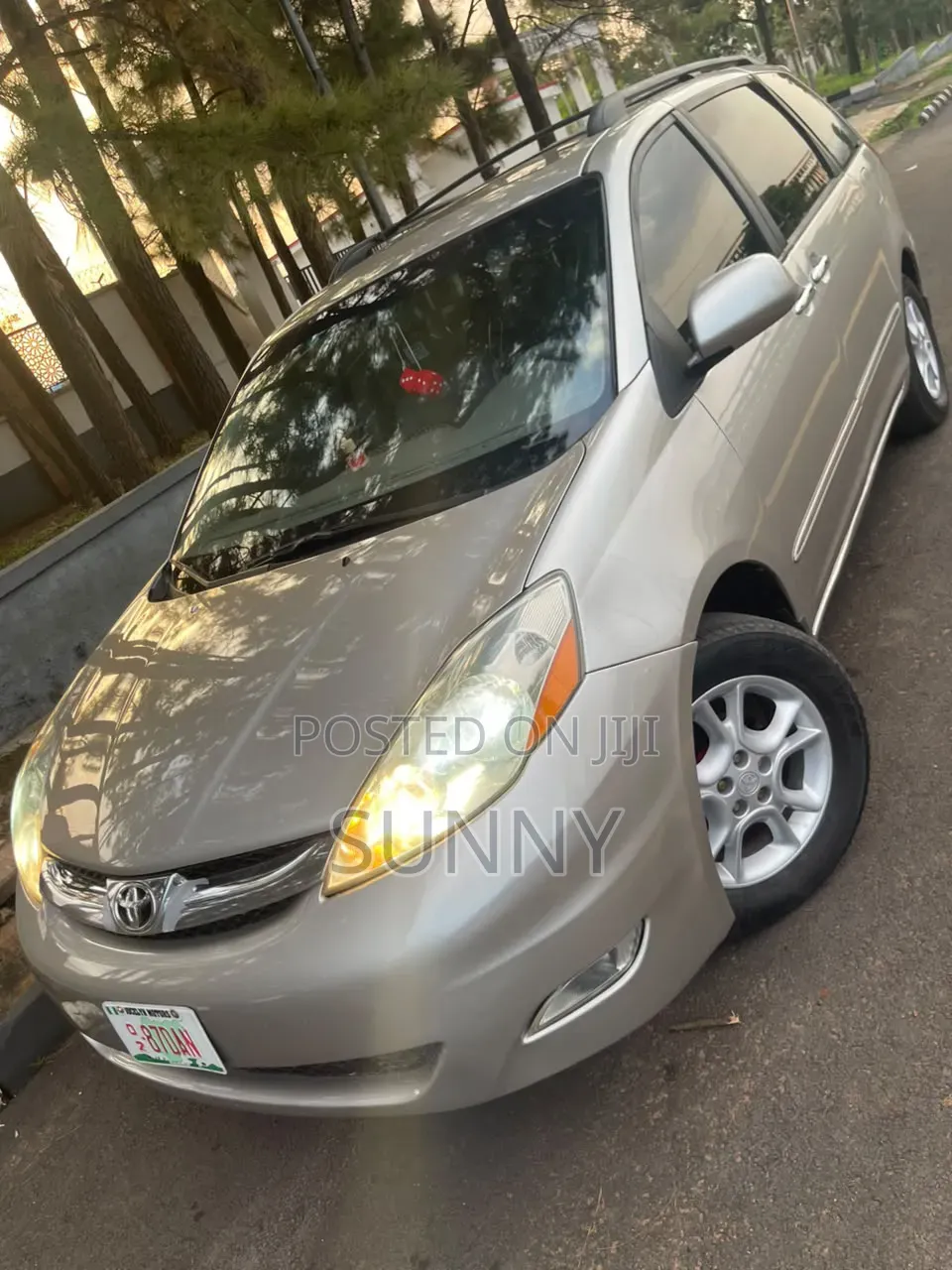 Toyota Sienna XLE Limited FWD 2006 Gold