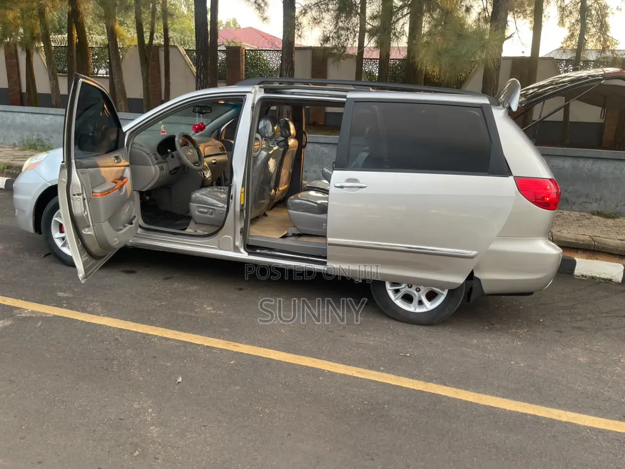 Toyota Sienna XLE Limited FWD 2006 Gold