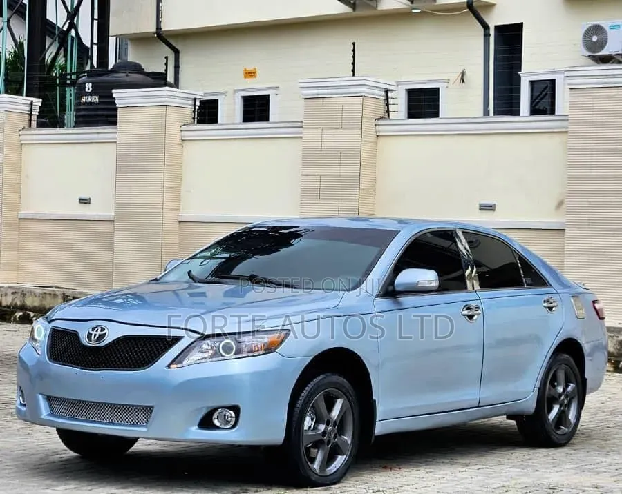Toyota Camry 2010 Blue