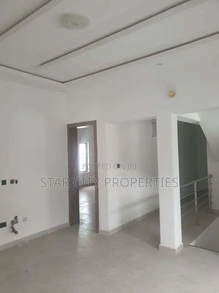 6bdrm Duplex in Magodo Phase 2 for sale