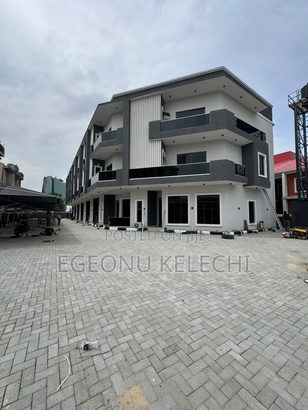4bdrm Townhouse/Terrace in Ahmadu Bello Way for sale