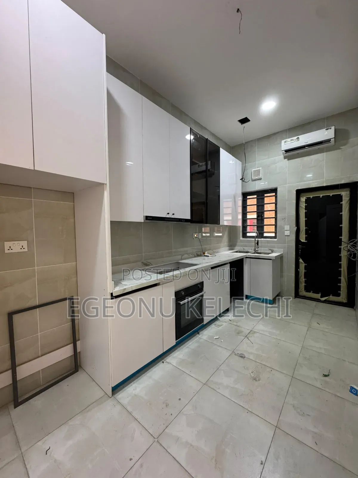 4bdrm Townhouse/Terrace in Ahmadu Bello Way for sale