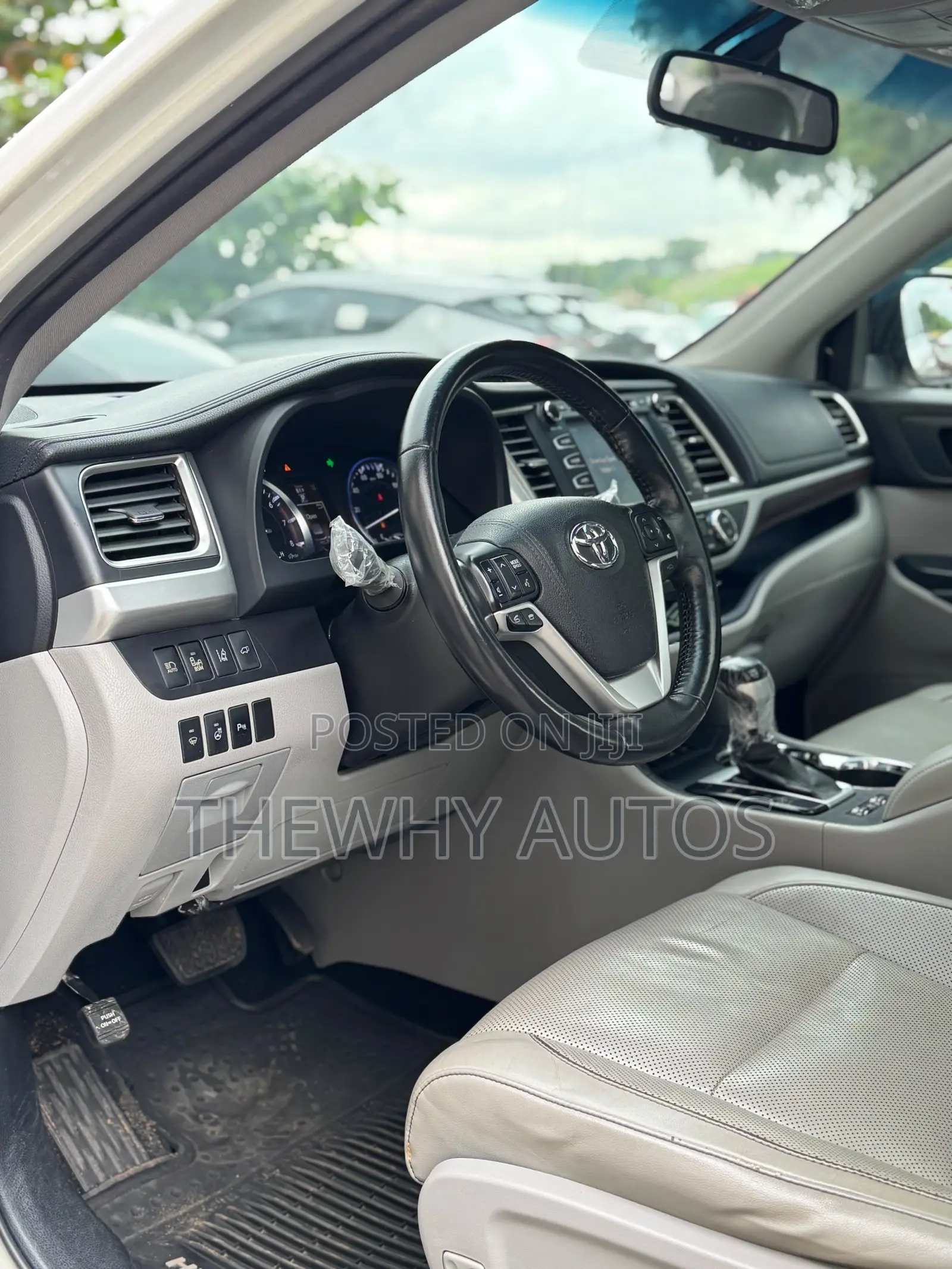 Toyota Highlander Limited 4dr SUV AWD (3.5L 6cyl 6A) 2015 White
