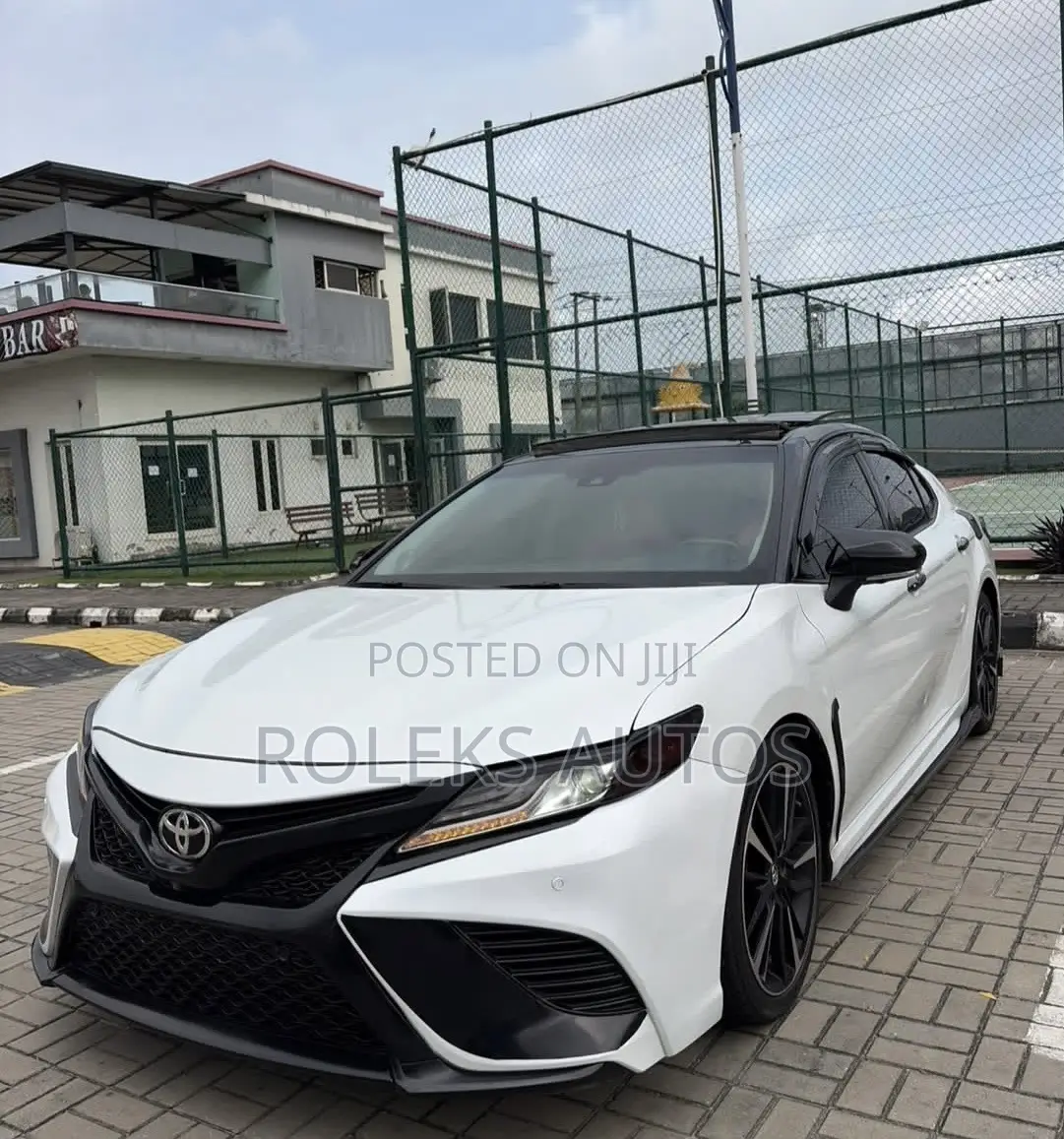 Toyota Camry XSE V6 FWD (3.5L 6cyl 8AM) 2018 White